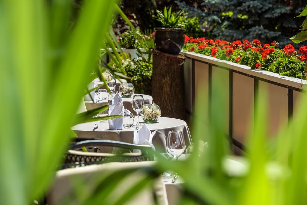 Hotel Lamm Naturns Exterior photo