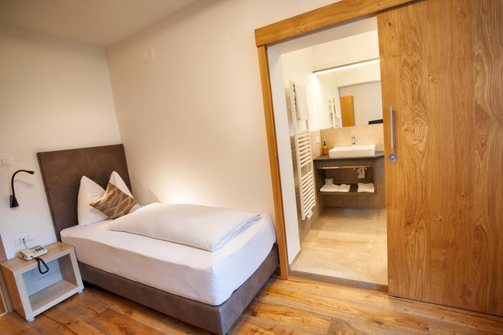 Hotel Lamm Naturns Exterior photo