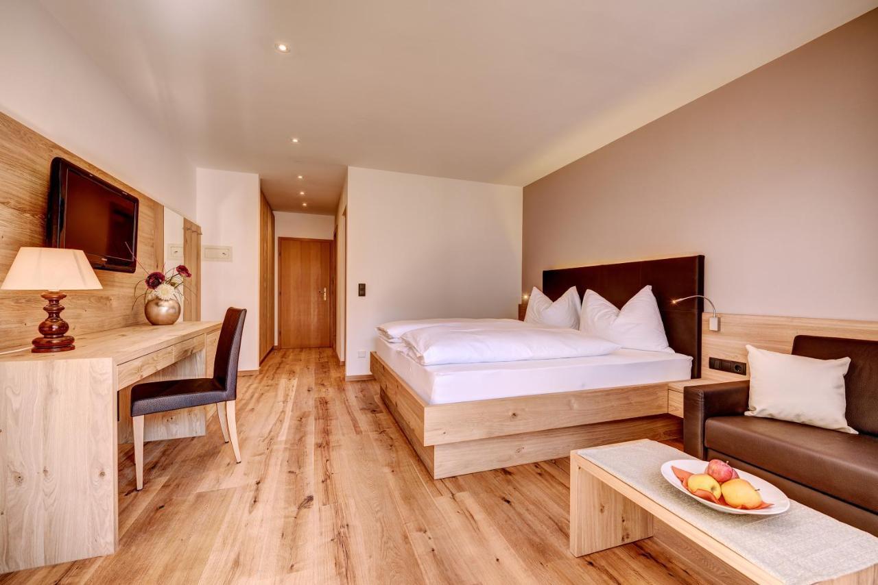 Hotel Lamm Naturns Exterior photo